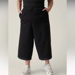 Athleta Triumph Hybrid Wide Cropped pants